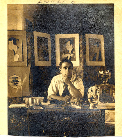Jos Juan Tablada en su estudio